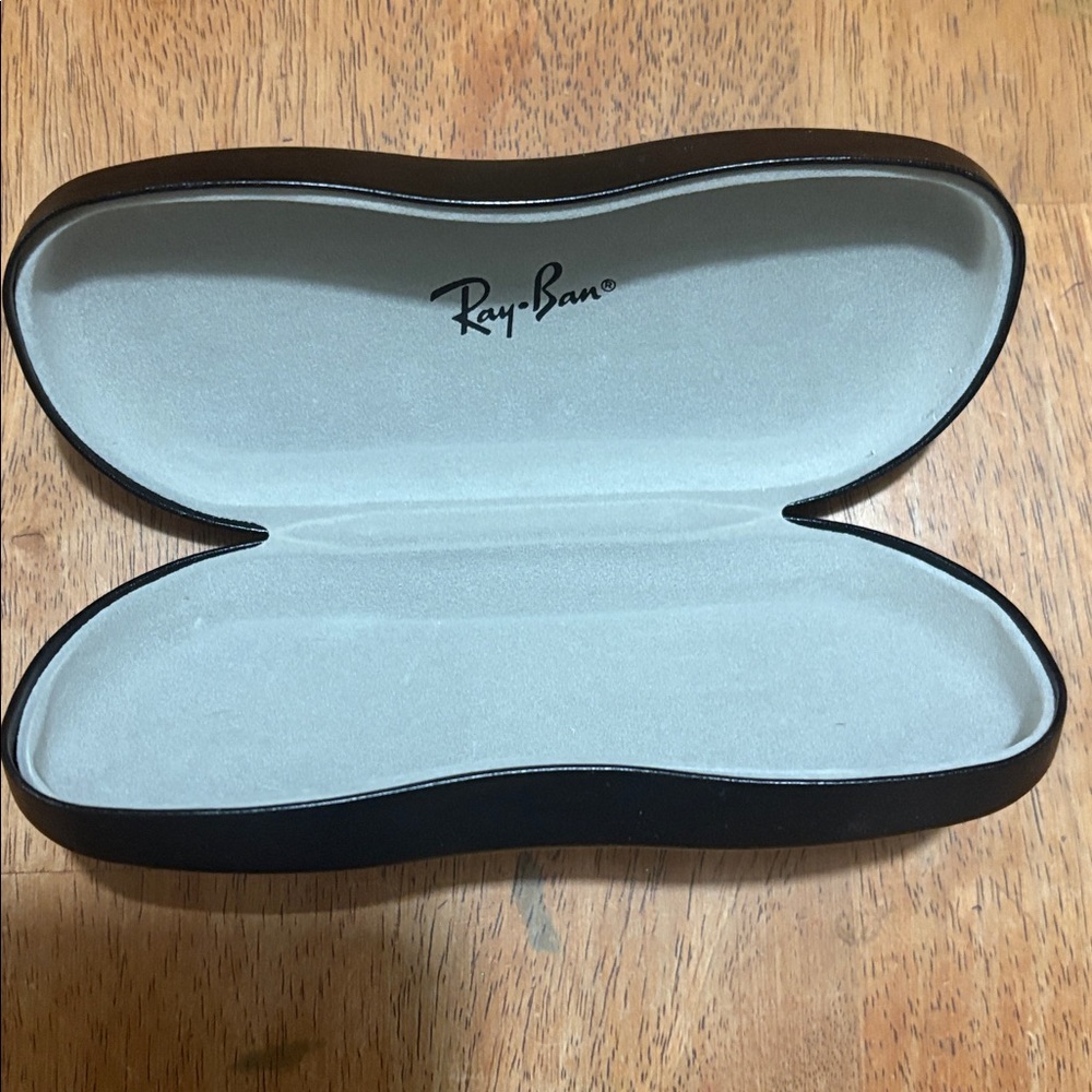 RAY BAN GLASSES CASE - Picture 2 of 3